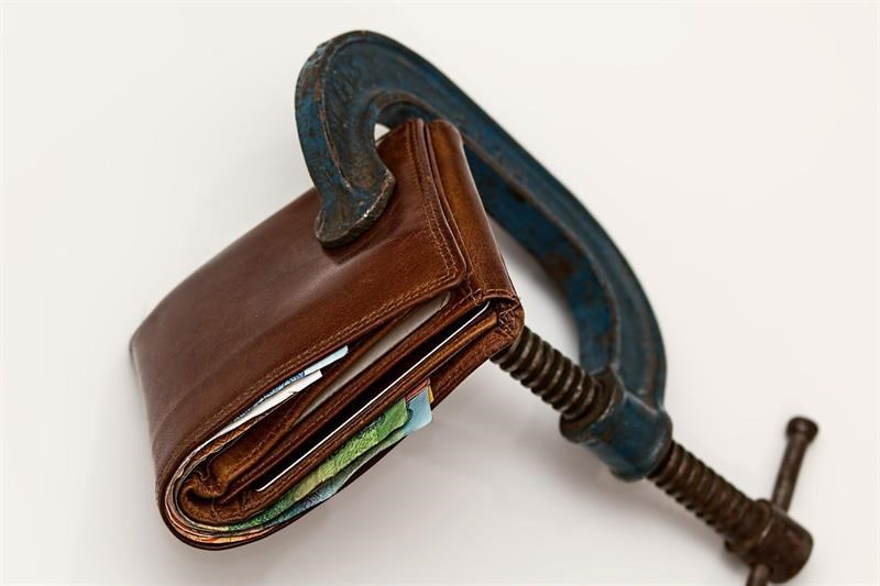 Wallet in a vice