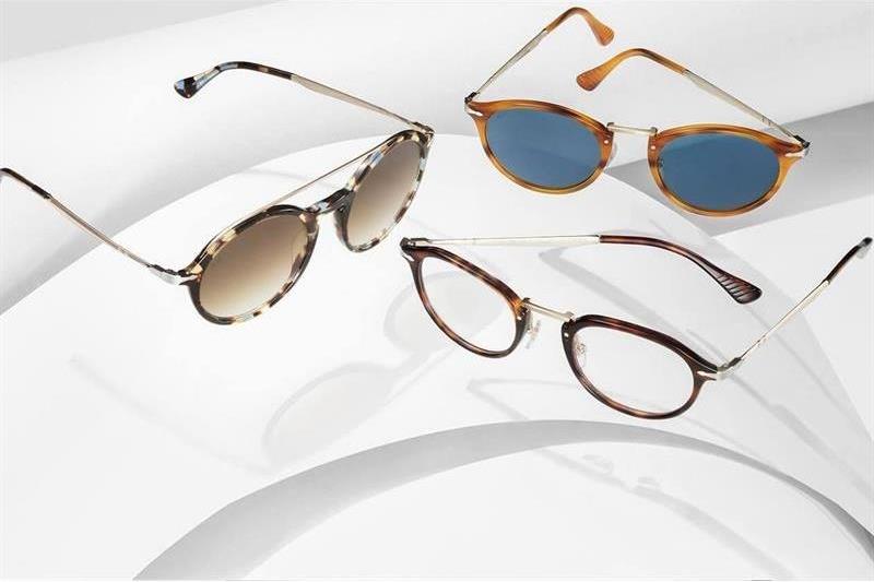 Очковые производители. Luxottica очки. Luxottica Group очки. Оправы Luxottica. Ray ban Sunglasses by Luxottica.