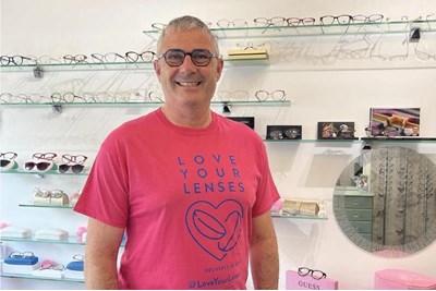  Yorkshire Eyewear’s optometrist, Garrey in tshirt