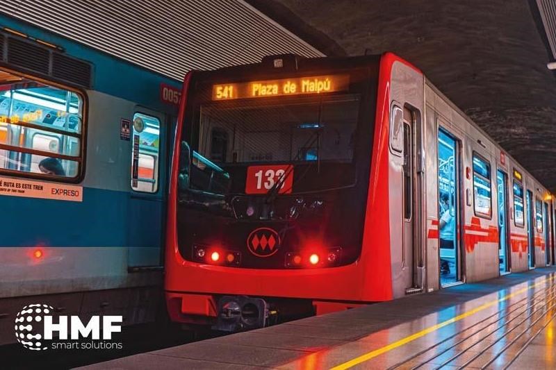 Train underground on Line 7 of the Santiago Metro